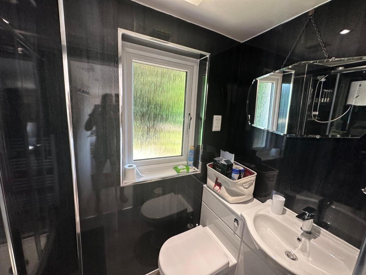 Unique Orchard Lodge For Couples With Hot Tub Strathaven Eksteriør bilde